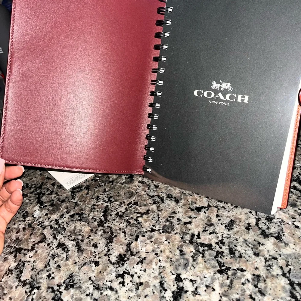 Coach Peanuts Brown Accessory Set - Picture 4 of 6